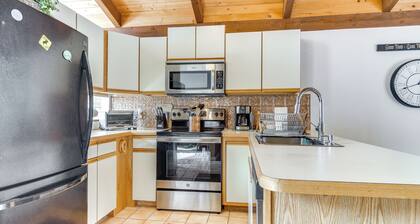 Ski, Game & Grill: Family Retreat in Glen