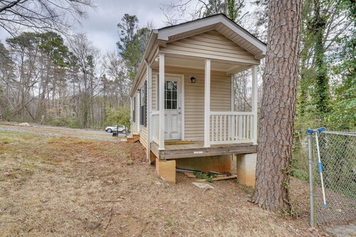 2 Mi to South Boston Speedway: Cozy Tiny Home!