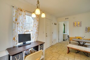 Interior - 2 Mi to South Boston Speedway: Cozy Tiny Home! (South Boston)