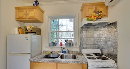 2 Mi to South Boston Speedway: Cozy Tiny Home!