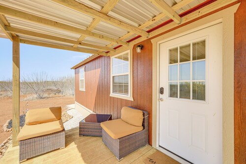 Hike, Hunt & Fish: Pet-friendly Studio in Dilley!