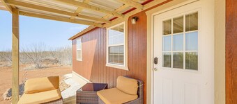 Hike, Hunt & Fish: Pet-friendly Studio in Dilley!