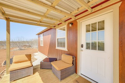 Hike, Hunt & Fish: Pet-friendly Studio in Dilley!