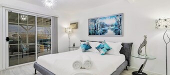 6 Mi to Joshua Tree: Home w/ Outdoor Oasis & View!