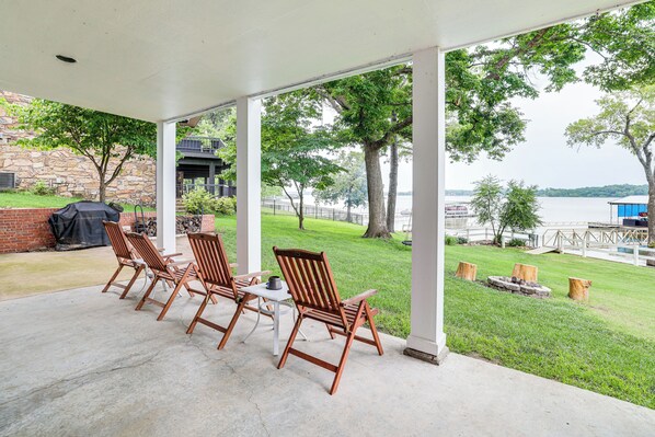 House (4 Bedrooms) | Interior - Lakefront Home w/ Private Dock in Grove (Grove)