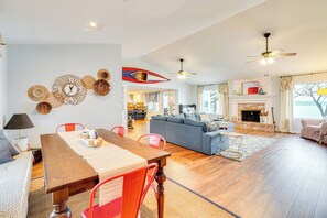 Interior - Lakefront Home w/ Private Dock in Grove (Grove)