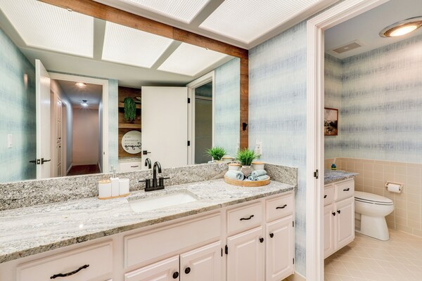 Lakefront Home W/ Private Dock In Grove - Grove