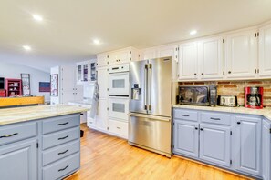 House (4 Bedrooms) | Interior - Lakefront Home w/ Private Dock in Grove (Grove)