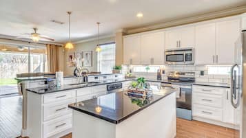 House (3 Bedrooms) | Interior