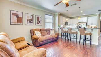 House (3 Bedrooms) | Interior