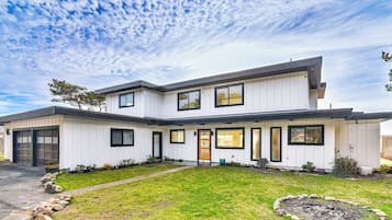 House (3 Bedrooms) | Front of property