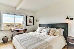 Interior - 3-acre Oceanfront Home: Game Room & Fire Pit! (Warrenton)