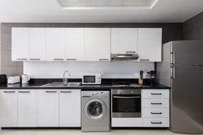 Apartment | 1 bedroom - Sleek Stay in Dubai Marina s Famous Twisting Tower (Dubai)