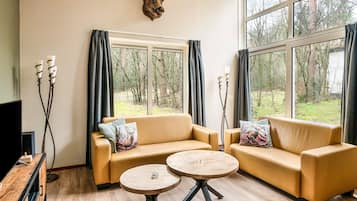 Bungalow (Comfort Sauna 4) | Wohnzimmer | Fernseher