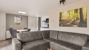 Bungalow (Comfort 2A) | Living room | TV - Summio Parc De Berkenhorst (Kootwijk)