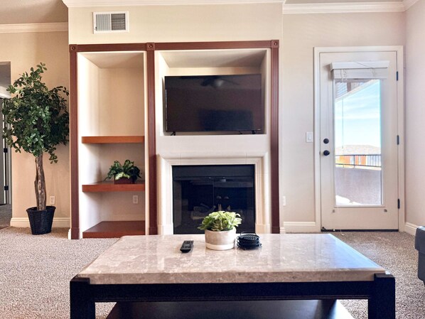 Apartment | 1 bedroom, Internet - New Luxurious 1BR Apartment Heated Pool Spa Sauna (Reno)