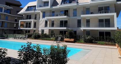 Huswell - Family-friendly Apartment in Nieuwpoort With Shared Summer Pool