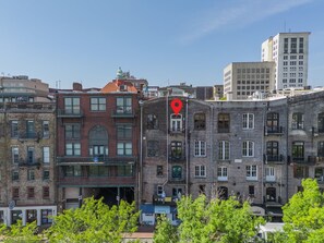 Located in the heart of the city, this building stands out with its unique blend of brickwork and decorative facade.