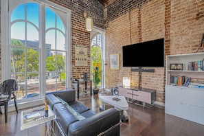 Smart TV, music library