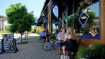 屋外ダイニングエリア