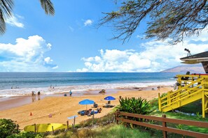 Una spiaggia nelle vicinanze