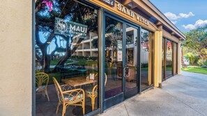 Exterior detail - Gorgeous Oceanfront Remodel I Sugar Beach 210 (Kihei)