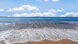 Beach - Gorgeous Oceanfront Remodel I Sugar Beach 210 (Kihei)
