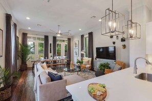 TV, offices - Beautiful Renovated Home | Private Heated Pool (New Orleans)