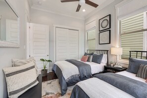 5 bedrooms, iron/ironing board, free WiFi, bed sheets - Beautiful Renovated Home | Private Heated Pool (New Orleans)