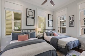 5 habitaciones, tabla de planchar con plancha y wifi gratis