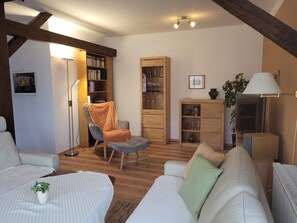 TV, lettore DVD, libri