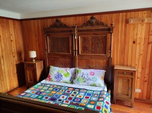 2 bedrooms, bed sheets