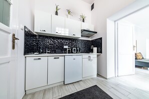 Wawel Castle Apartment | Private kitchen | Electric kettle, toaster, highchair - Wawel Castle Apartment (Kraków)