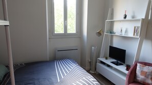 1 bedroom, bed sheets - Superbe Studio Neuf au Cœur des Carmes - Elegance & Comfort (Toulouse)
