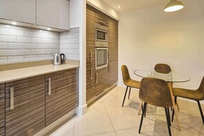 Dining - Host & Stay | Chippenham Close (Corby)