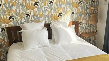 Chambre Double Classique | Lit parapluie, Wi-Fi gratuit, draps fournis