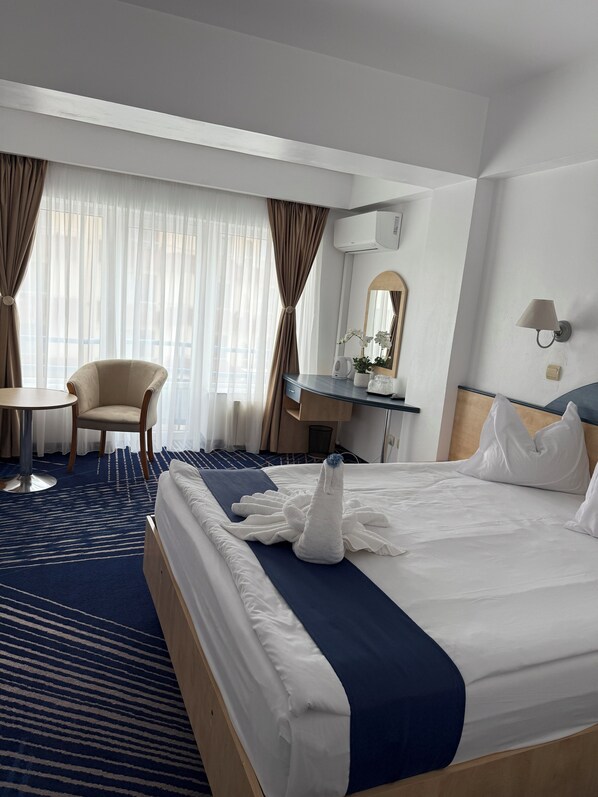 Studio | In-room safe, desk, laptop workspace, blackout drapes - Briza Boutique Mamaia (Constanta)