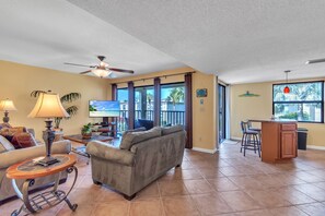 Smart TV - Near Beach! Floridays at Sea Club #18-Garden view, great amenities (Indian Shores)