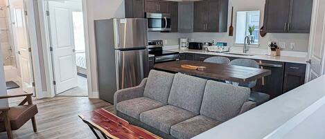 Télévision, chaîne hi-fi, espaces bureaux