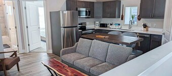 Spacious King Bedroom 30 plus day rental