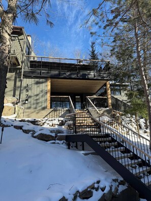 Exterior - -Nansenhus -Ski In/Out -4 bedrooms -EV Charger -Fire place (Mont-Tremblant)