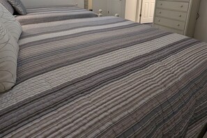 1 室のベッドルーム、アイロン / アイロン台、WiFi (無料)、ベッドシーツ