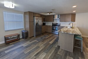 Fridge, microwave, oven, stovetop - Coral Reef Retreat, SeaClub #44~Pool, Fishing (Indian Shores)