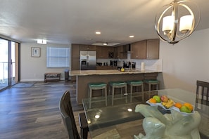 Fridge, microwave, oven, stovetop - Coral Reef Retreat, SeaClub #44~Pool, Fishing (Indian Shores)