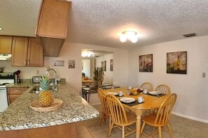 Dining - Sea Club#6 "Footprints in the Sand"~ Garden View, Pool, Fishing Dock, Near Beach (Indian Shores)