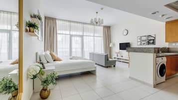 Superior Studio Suite, Balcony | Seterika/papan seterika, Wi-fi percuma
