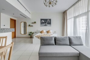 Superior Studio Suite, Balcony | Iron/ironing board, free WiFi - Knokey Bay Square (Dubai)