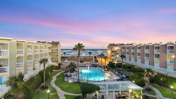 Outdoor pool, a heated pool