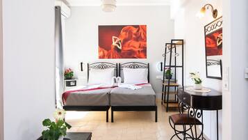 Iron/ironing board, travel cot, WiFi, bed sheets