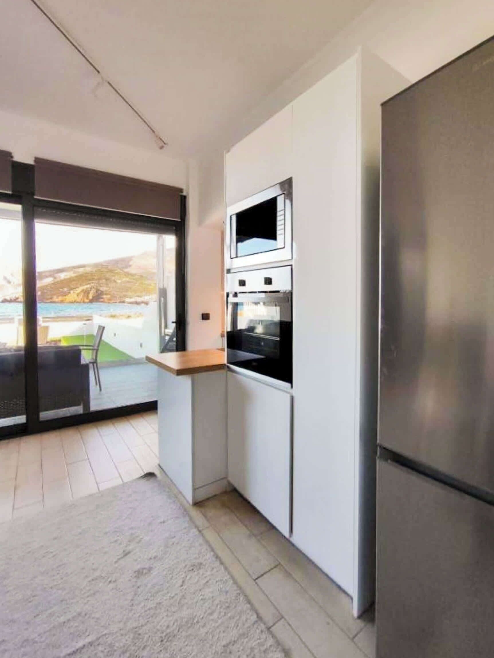 Micro-ondes, four, plaque de cuisson, lave-vaisselle